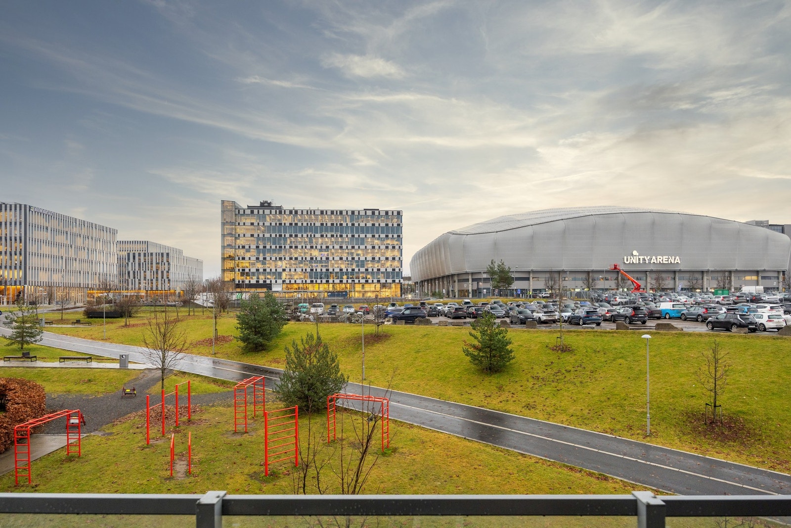 Et steinkast unna ligger Nansenparken, et imponerende parkanlegg. Galleribilde