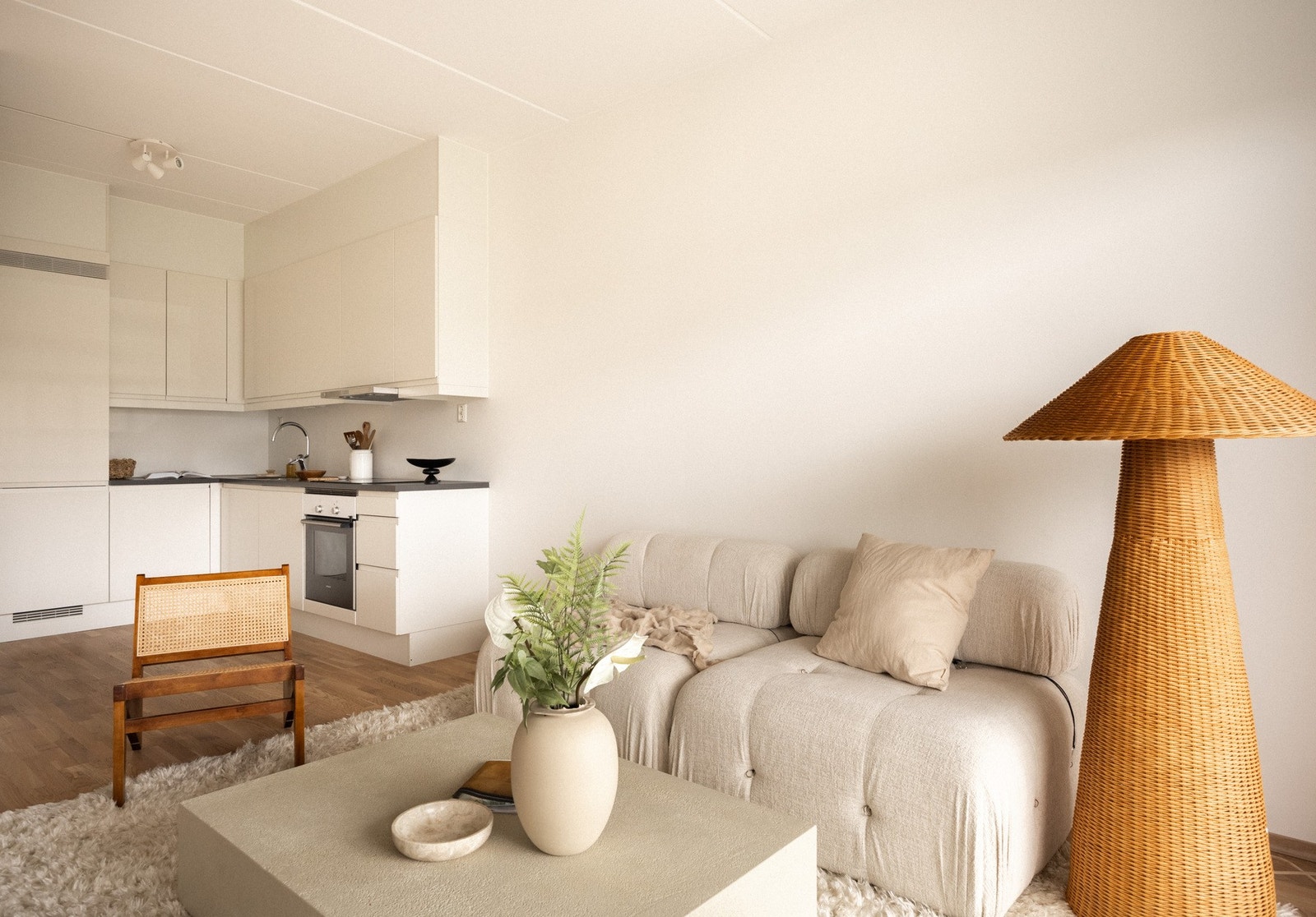 Praktisk planløsning med åpen kjøkkenløsning mot stue. Galleribilde