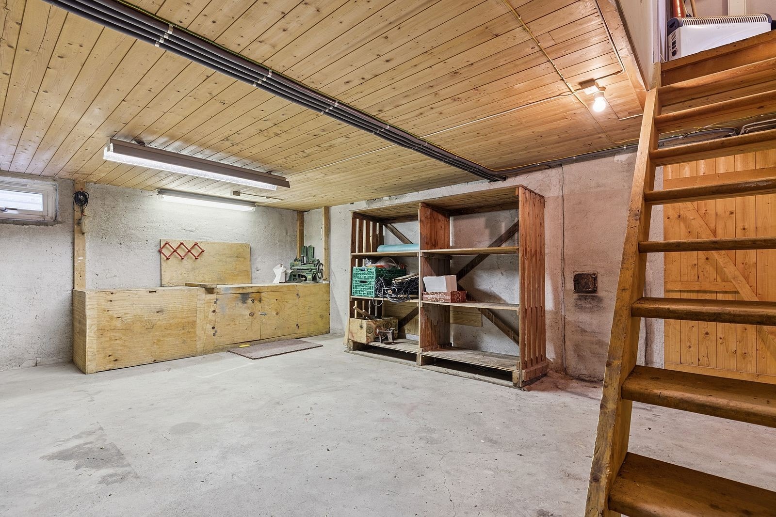 Boligen har stort potensiale og byr på en stor kjelleretasje. Galleribilde