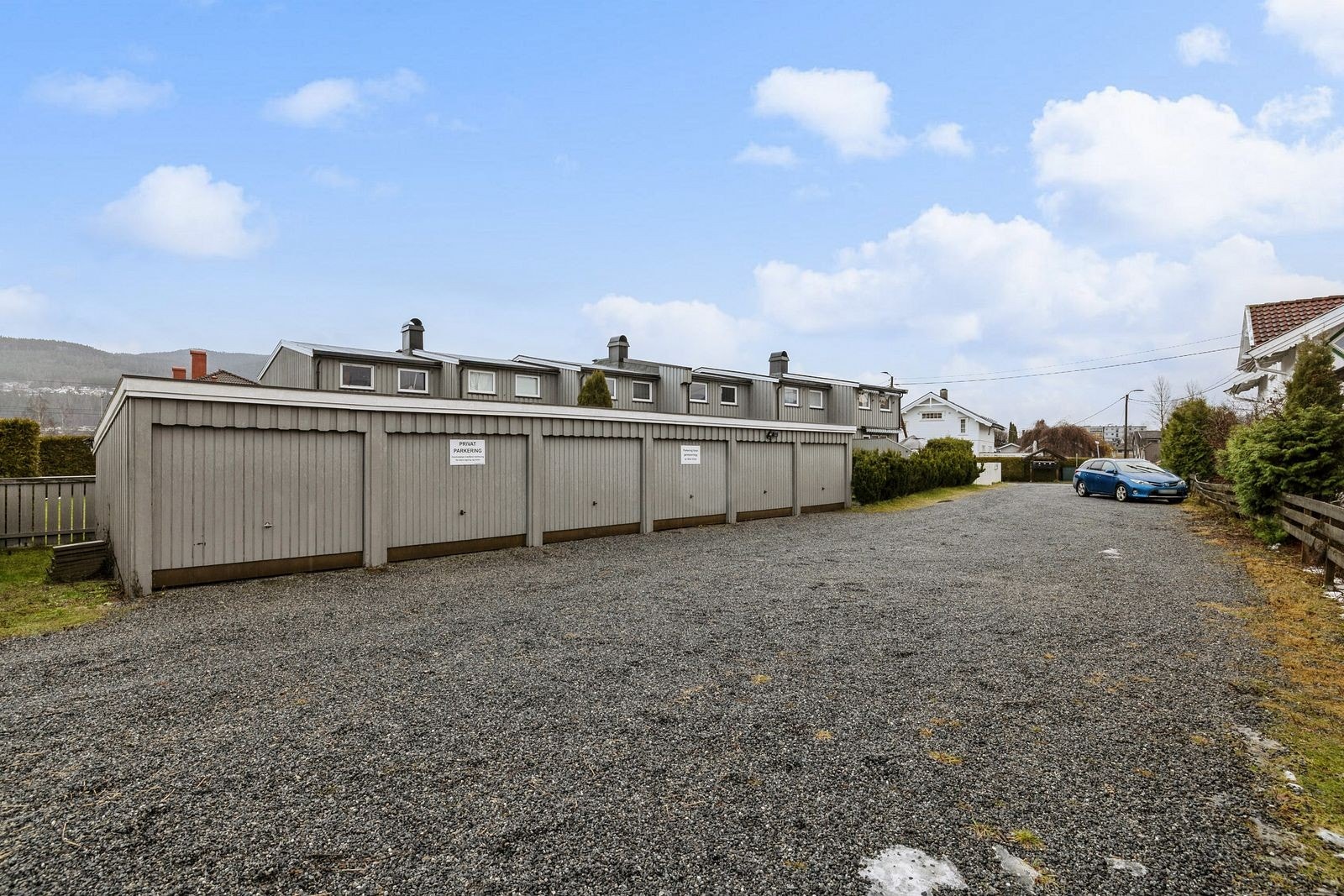 Medfølger 1 parkeringsplass i garasjeanlegg. Galleribilde