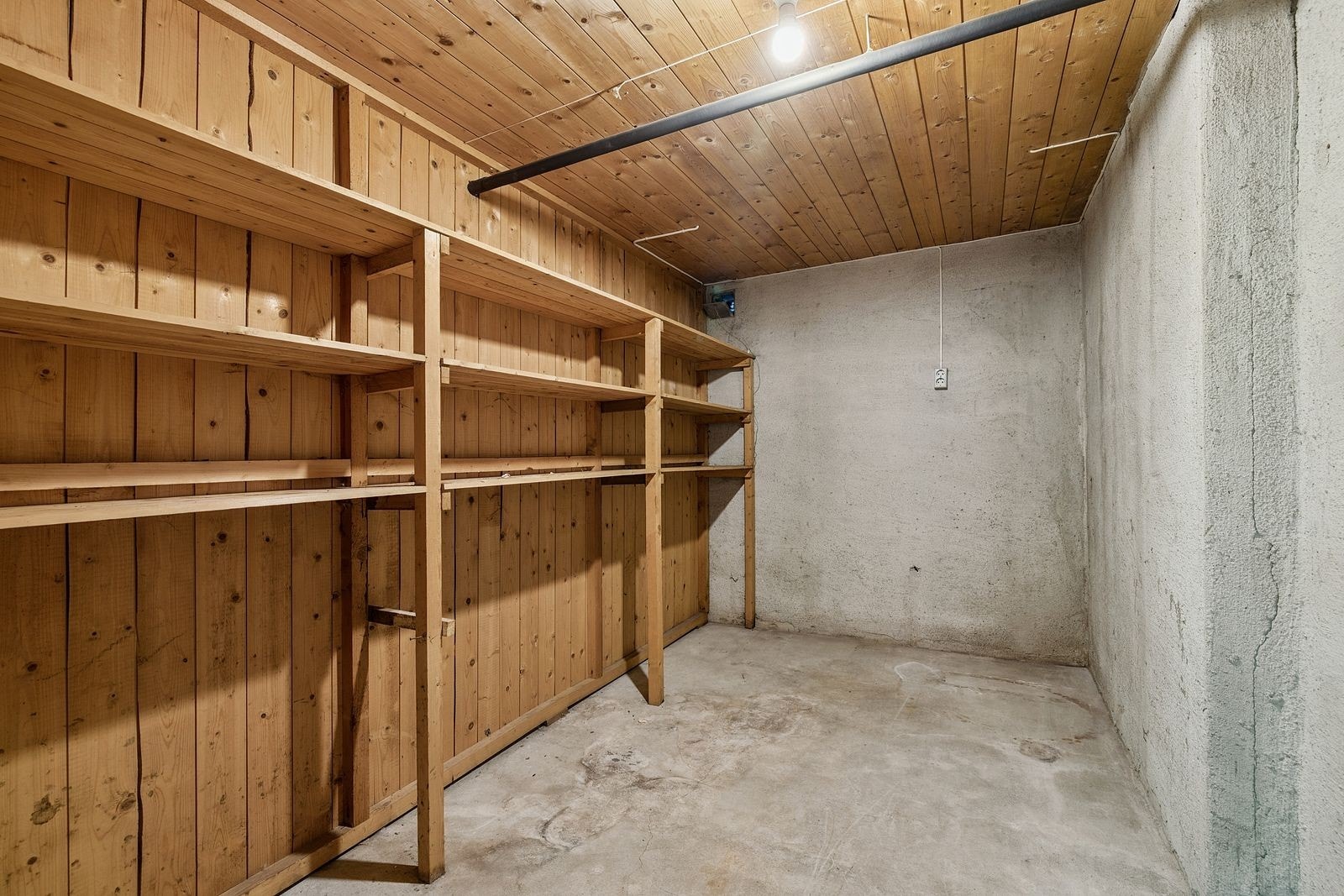 Kjelleretasjen byr på mye lagringsplass! Galleribilde