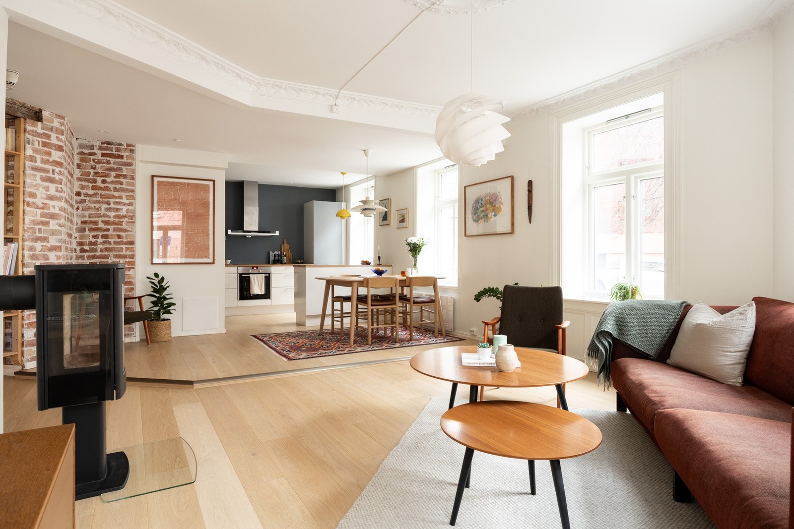 Leiligheten ble omfattende oppusset i perioden 2016-2019, samtidig som originale kvaliteter er bevart. Galleribilde