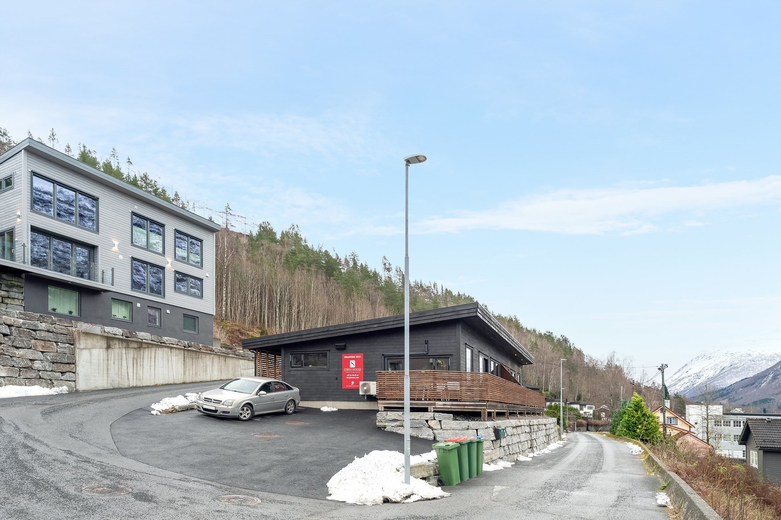 Parkering på felles tomt. Galleribilde