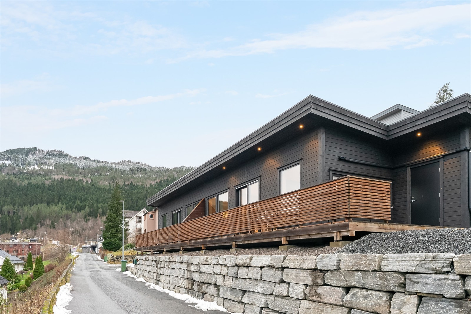 En flott og moderne halvpart av tomannsbolig med sentral beliggenhet i Stryn. Galleribilde