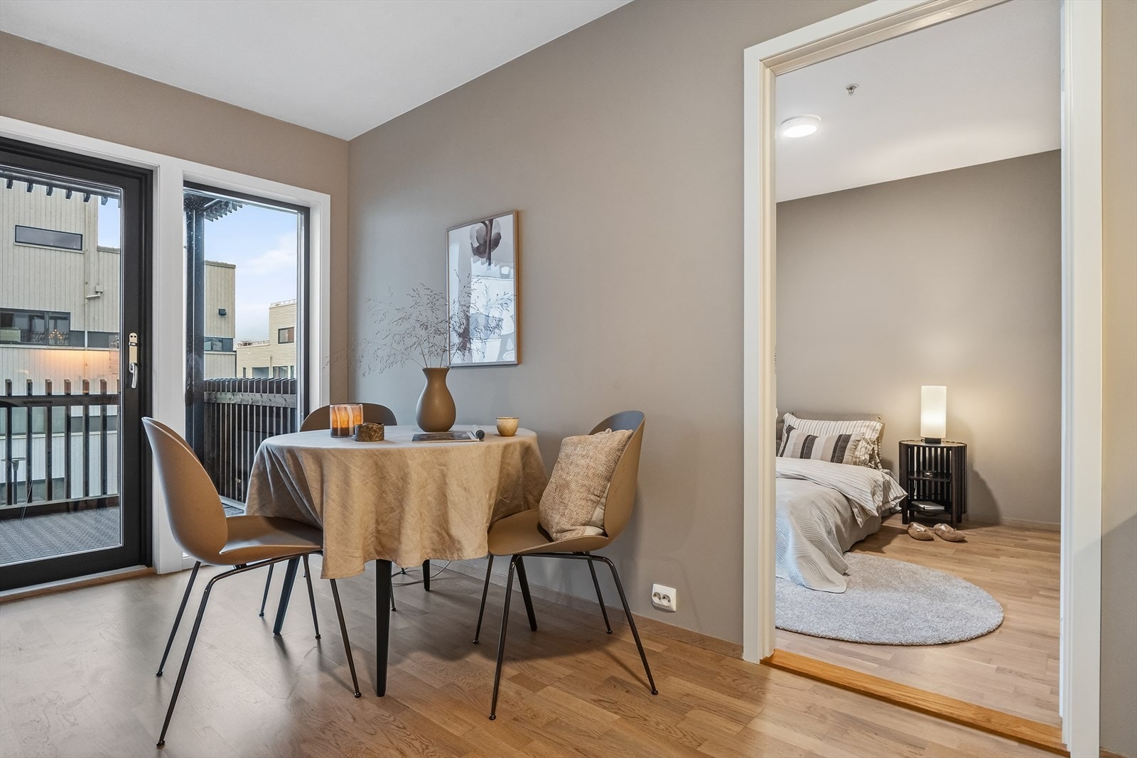 Fra stue har en adkomst til begge soverom. Galleribilde