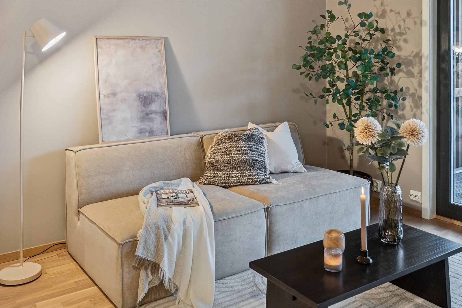 God plass til sofagruppe. Galleribilde