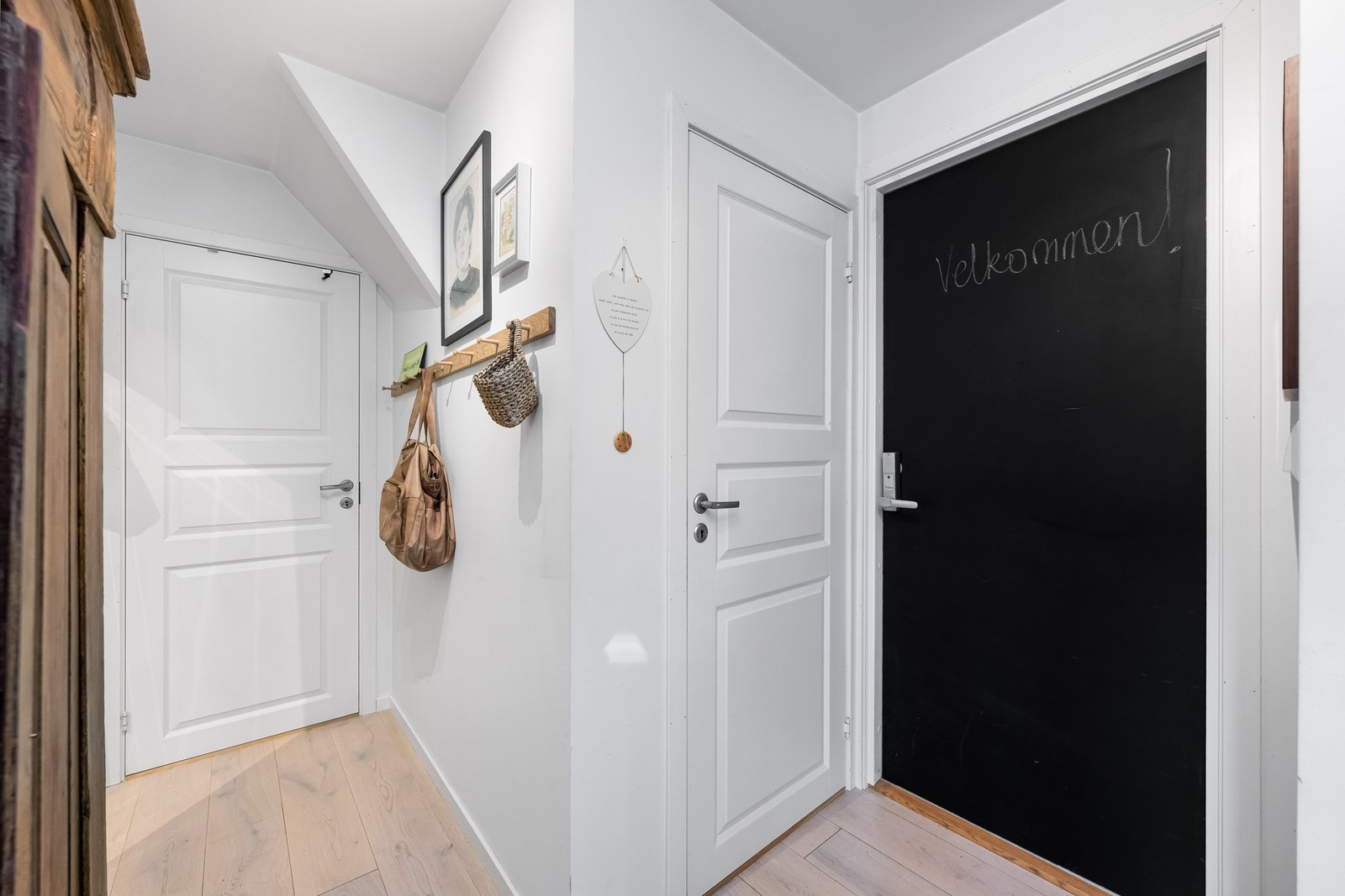 Velkommen inn til en innbydende og lys gang! Galleribilde