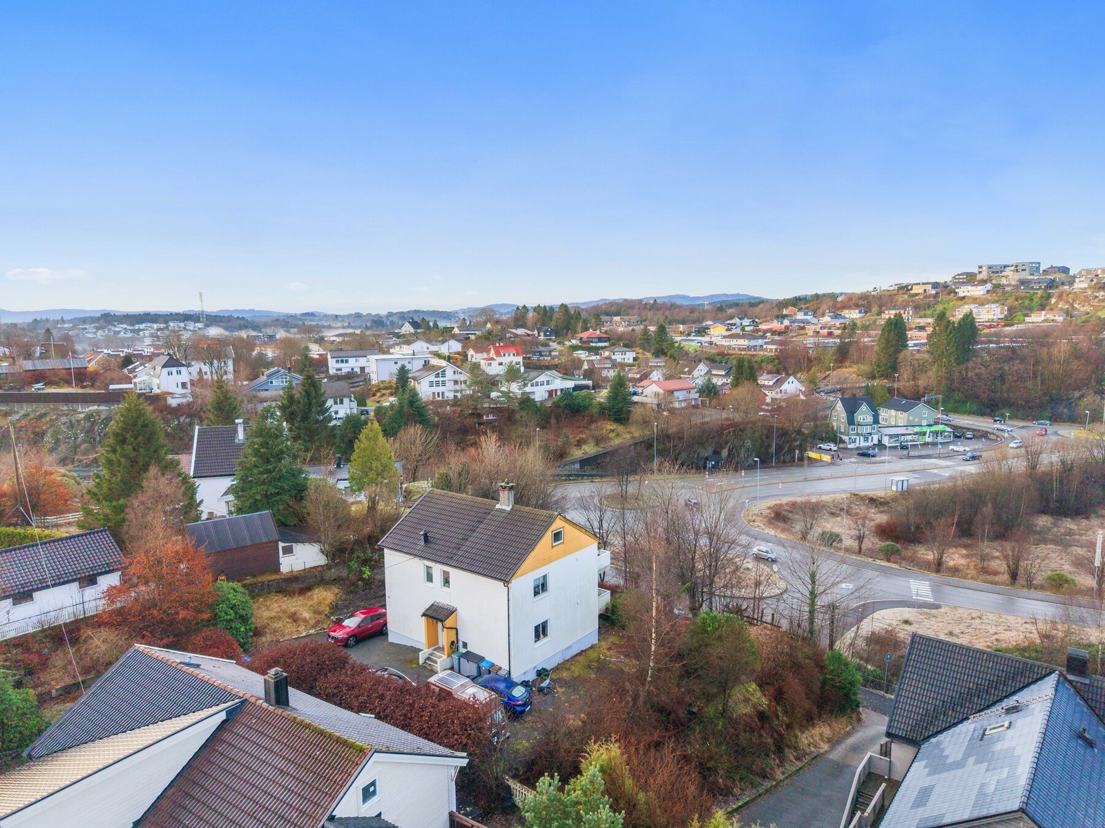 Kollektivtilbudet i området er svært godt, med få minutters gange til flere busstopp og bybanen. Galleribilde