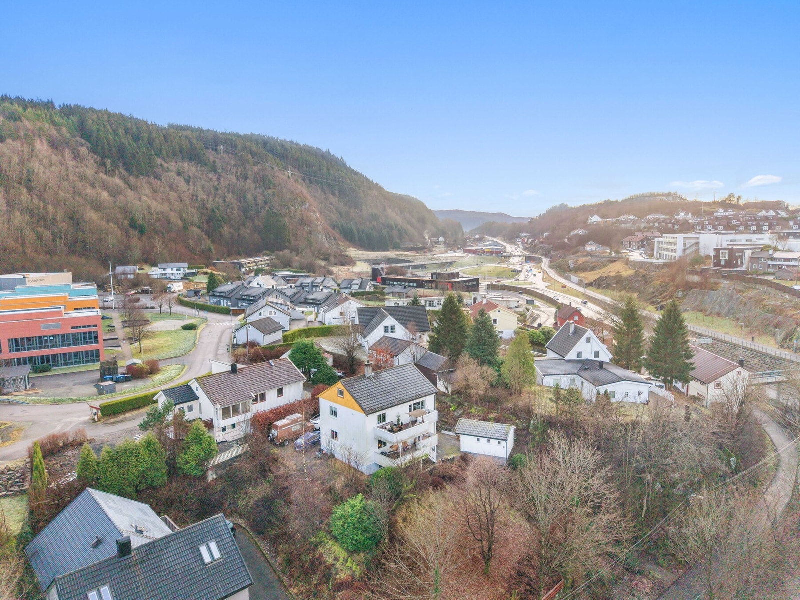 Nærområdet byr på meget gode tur- og fritidsmuligheter for folk i alle aldre. Galleribilde