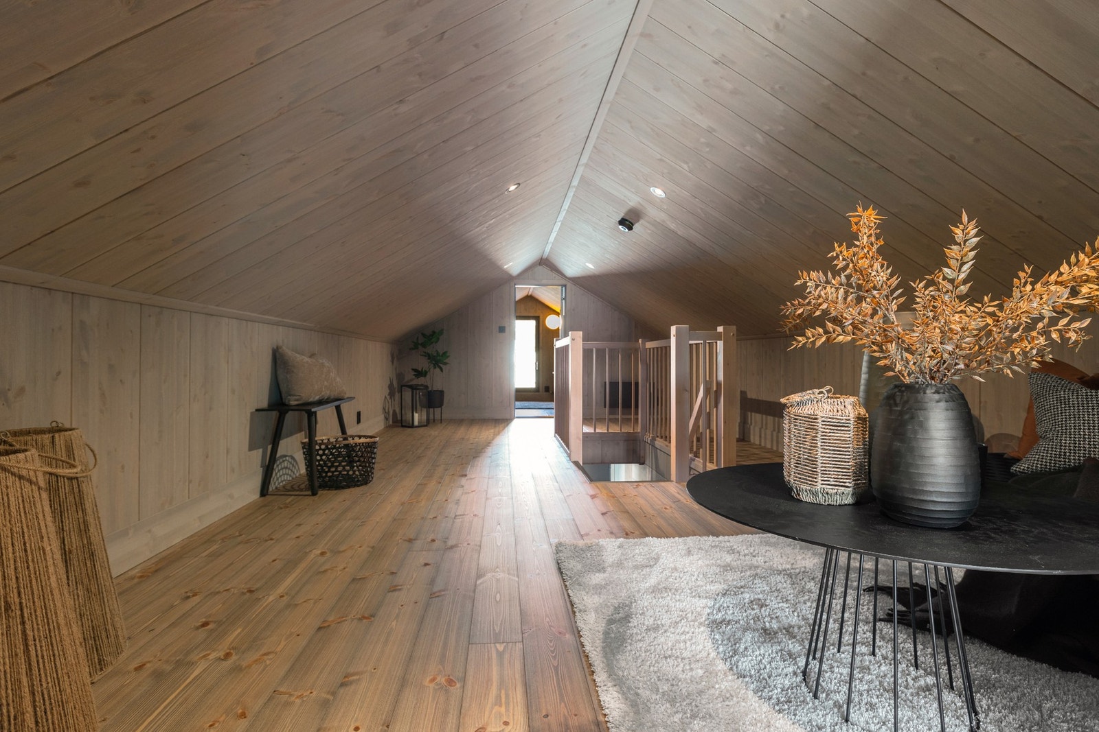 Her oppe er det god boltringsplass. Takhøyden gjør at arealet ikke er målbart, men gulvarealet er målt til 47 kvm Galleribilde