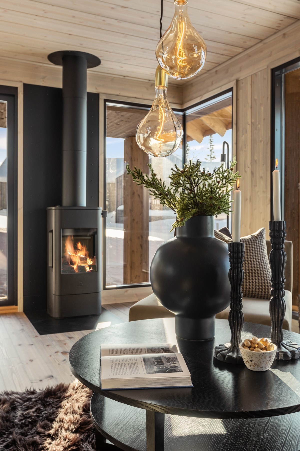 Peisen gir god varme på kalde dager og bidrar til en lun atmosfære Galleribilde