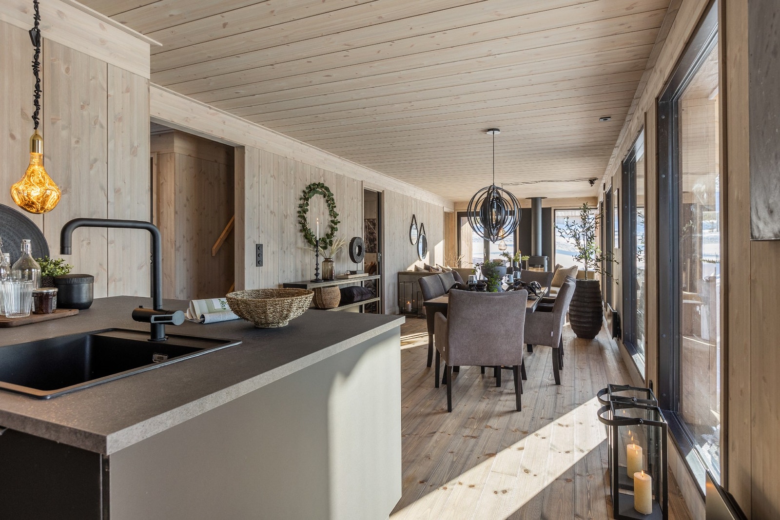 Den åpne løsningen gjør at matlagingen blir mer sosial Galleribilde