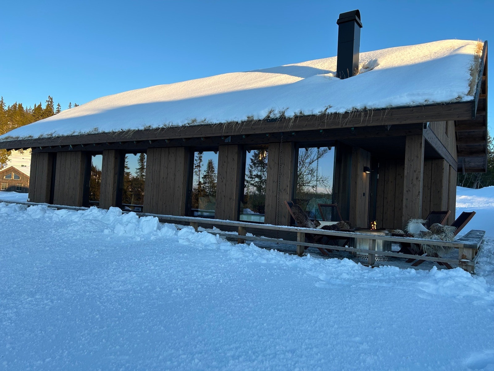 Flott terrasse langs hytta - bilde tatt av selger Galleribilde
