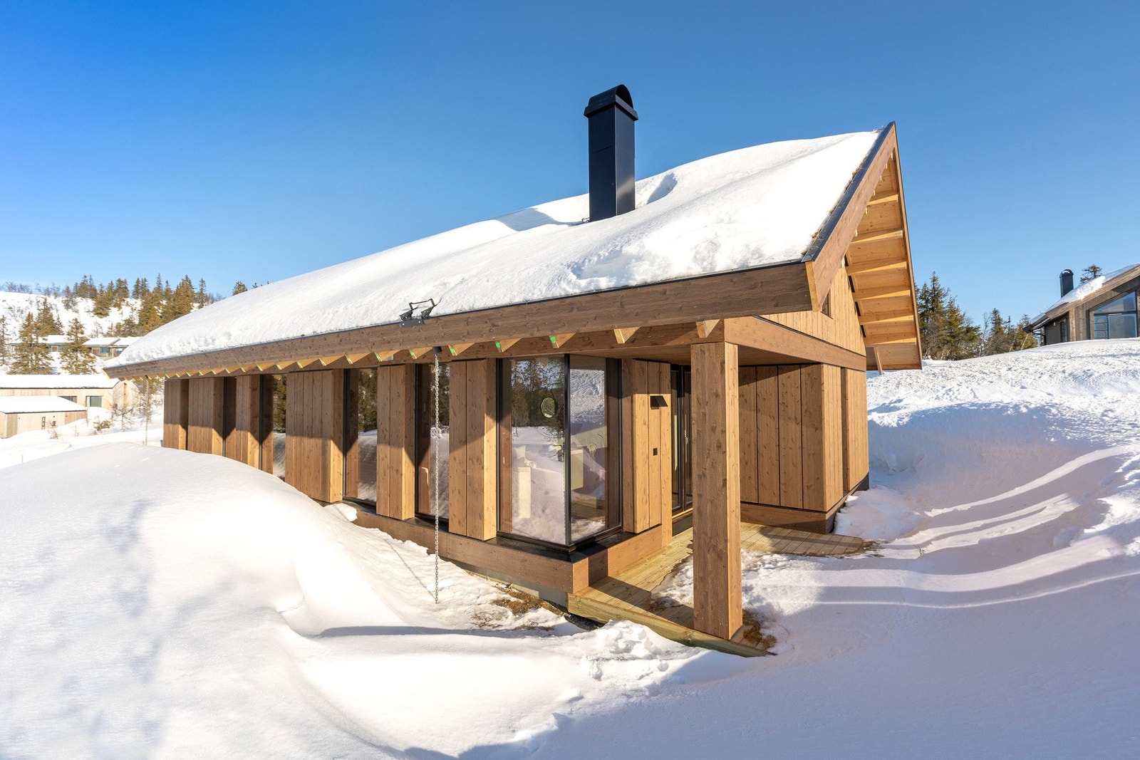 Velkommen til Svartskardvegen 186! Camilla Schrøder ved EIE eiendomsmegling har gleden av å presentere denne hyttedrømmen på Kvitfjell Vest Galleribilde
