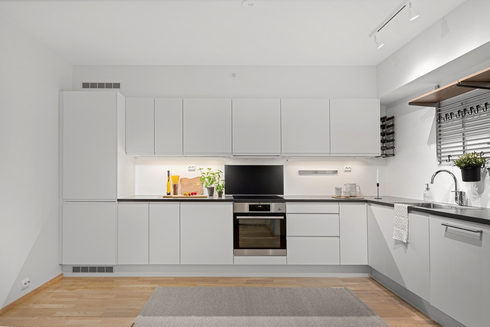 Integrerte hvitevarer medfølger i handelen. Galleribilde