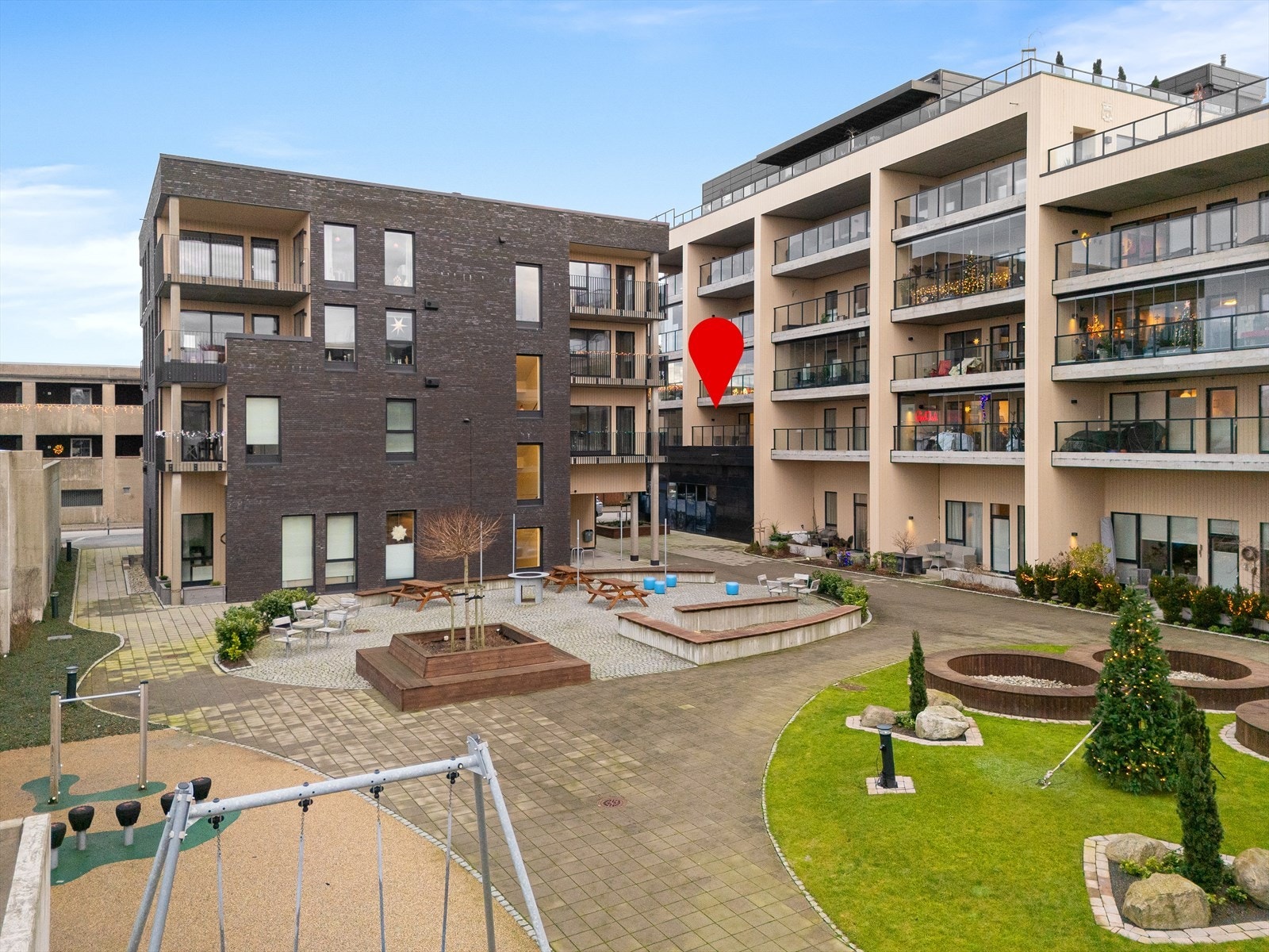 Monica Mørk Aase i EiendomsMegler1 Jærmegleren presenterer leil 201 i Trelastvegen 5. Galleribilde