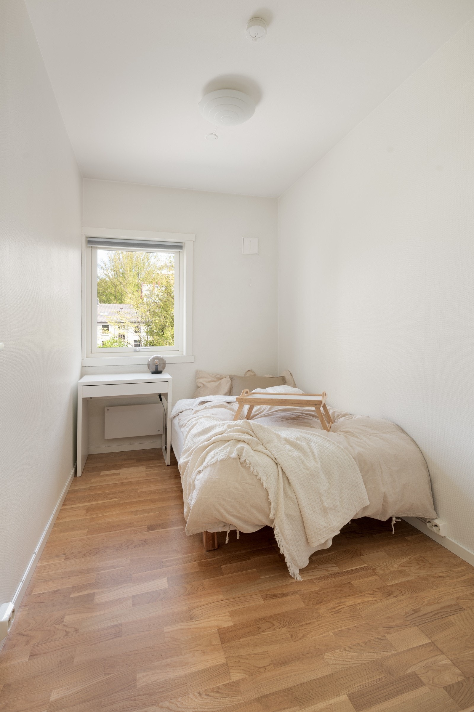 De tre soverommene gjør leiligheten ypperlig for utleie eller for studenter som ønsker å bo sammen. Galleribilde