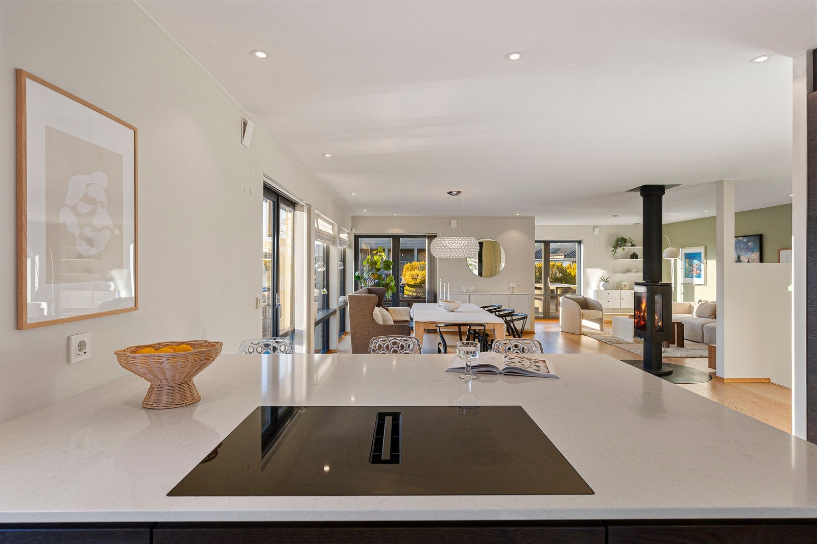 Kjøkkenet vender mot spisestuen Galleribilde