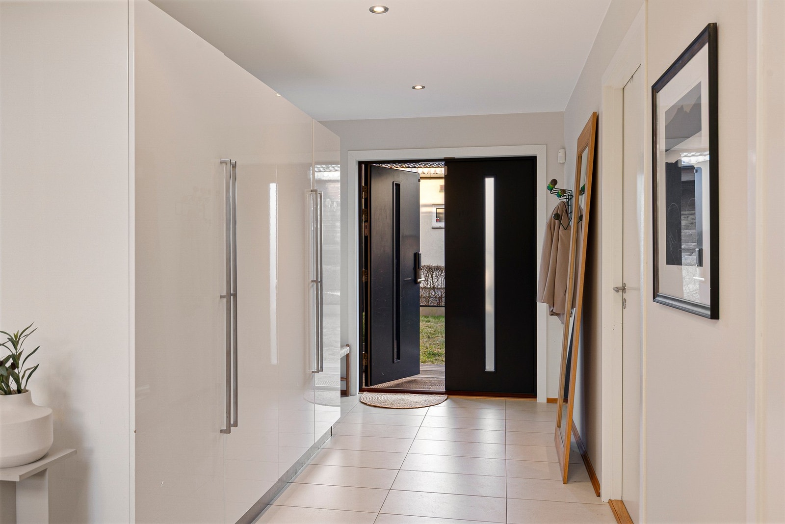 Lekker hall / entre med plass til å henge fra seg yttertøy Galleribilde