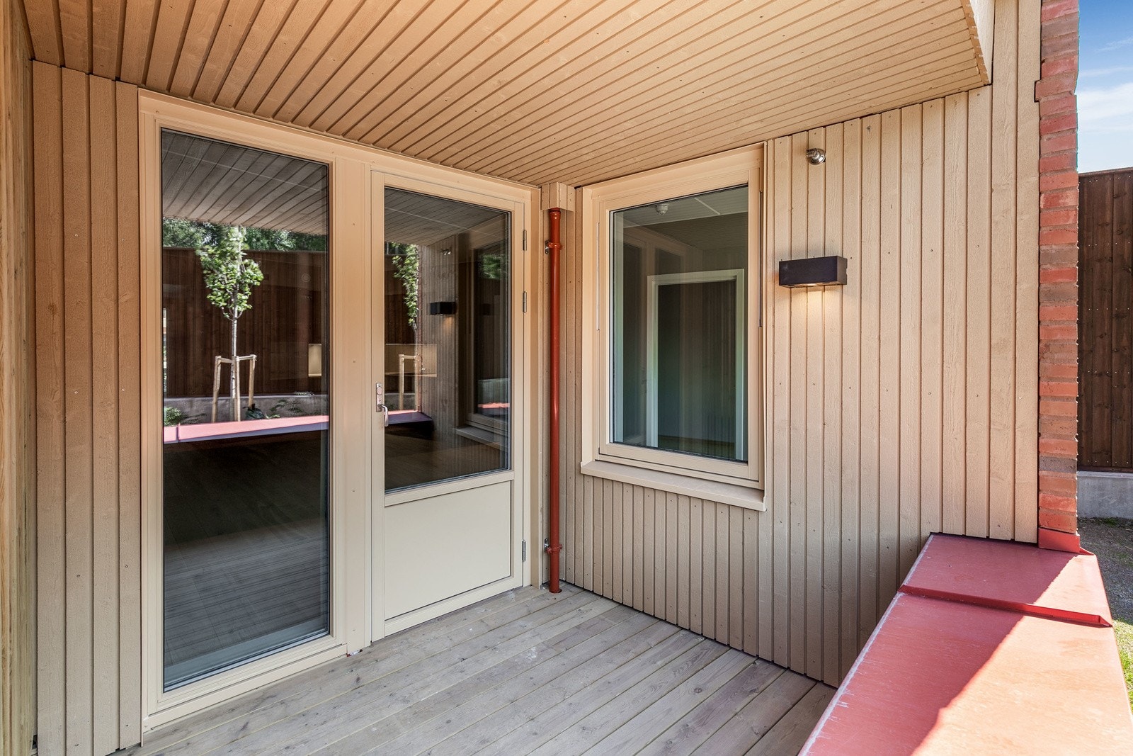 Utgang til flott balkong på 4,4 kvm. Galleribilde