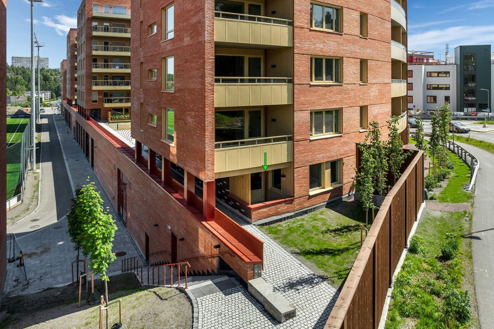 Hus 2 består av 45 flotte leiligheter, fordelt på etasjene 3-9. Leiligheten ligger i byggets 3. etasje som utgjør bakkeplan for prosjektet. Utgang til balkong. Galleribilde