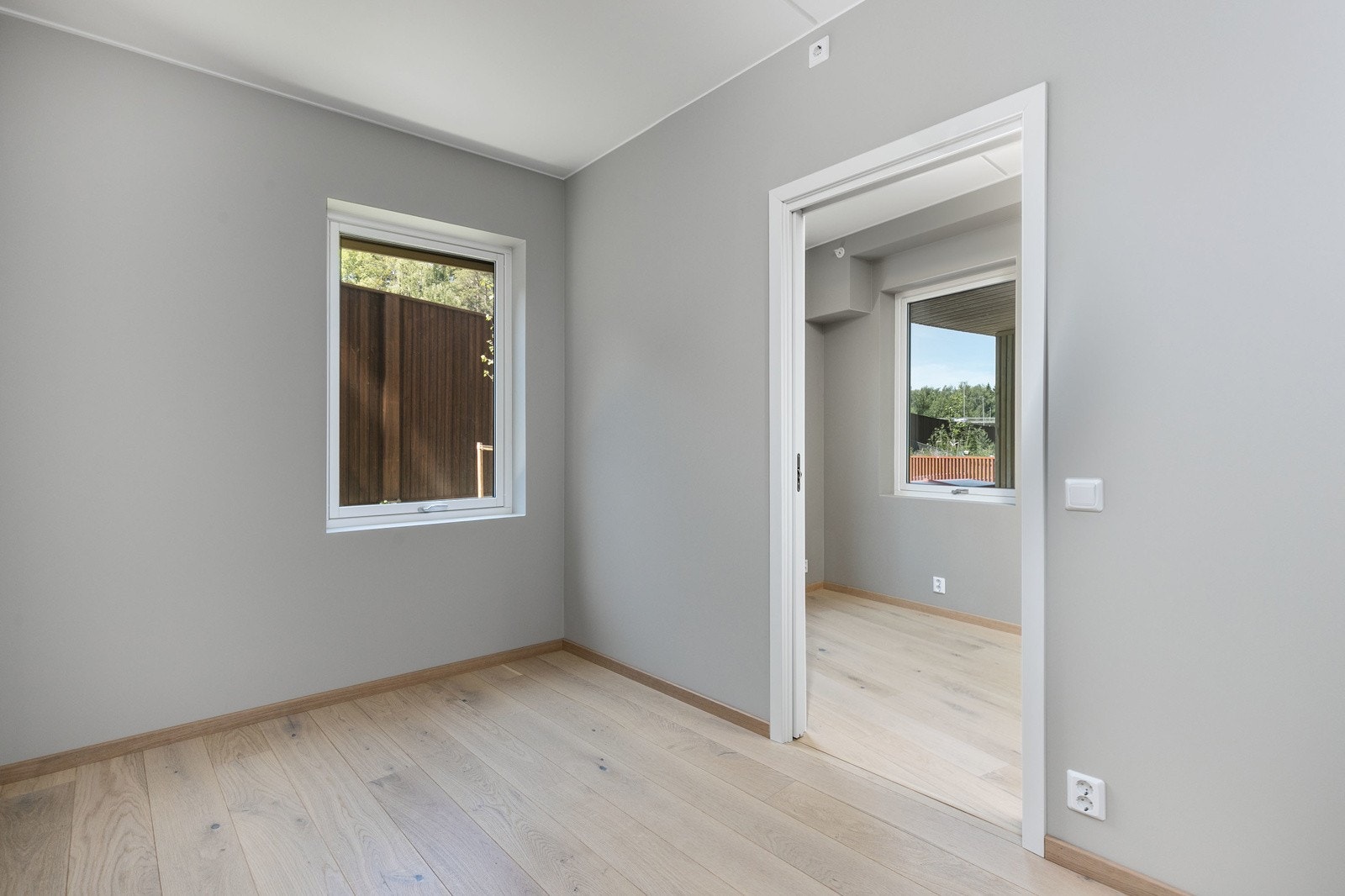 Soverom 2 har fin plass til dobbeltseng/enkeltseng etter ønske og behov. Galleribilde