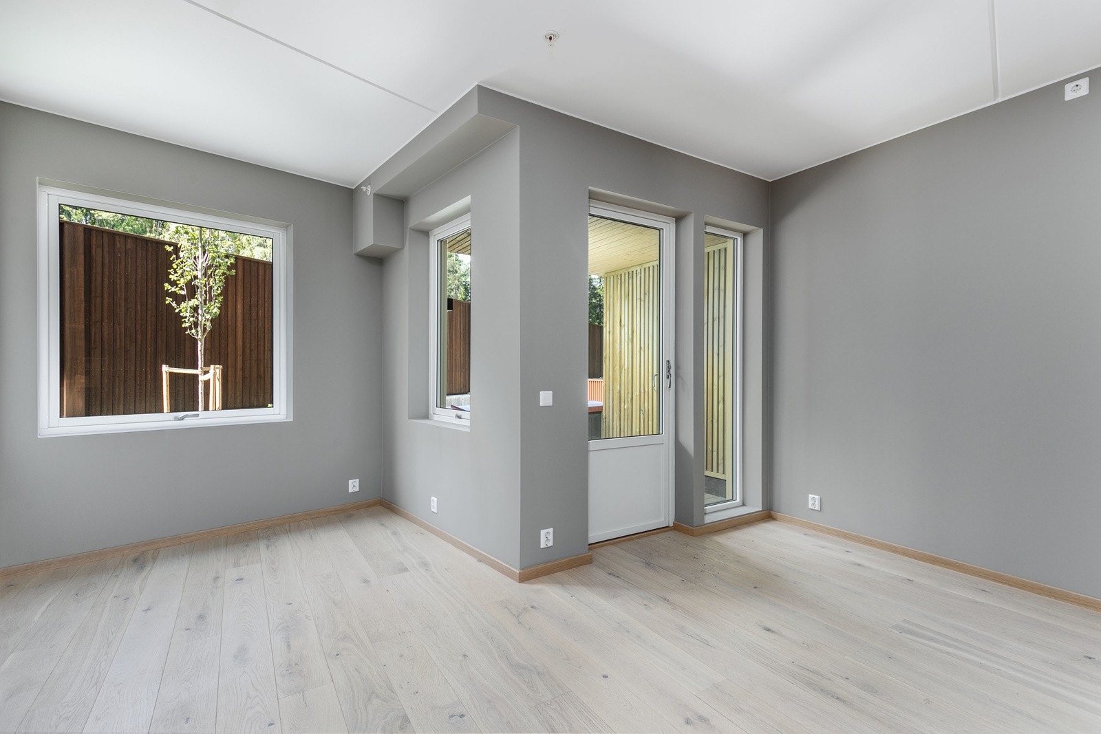 Her har man god plass til sofamøbler og TV-bord etter ønske. Galleribilde