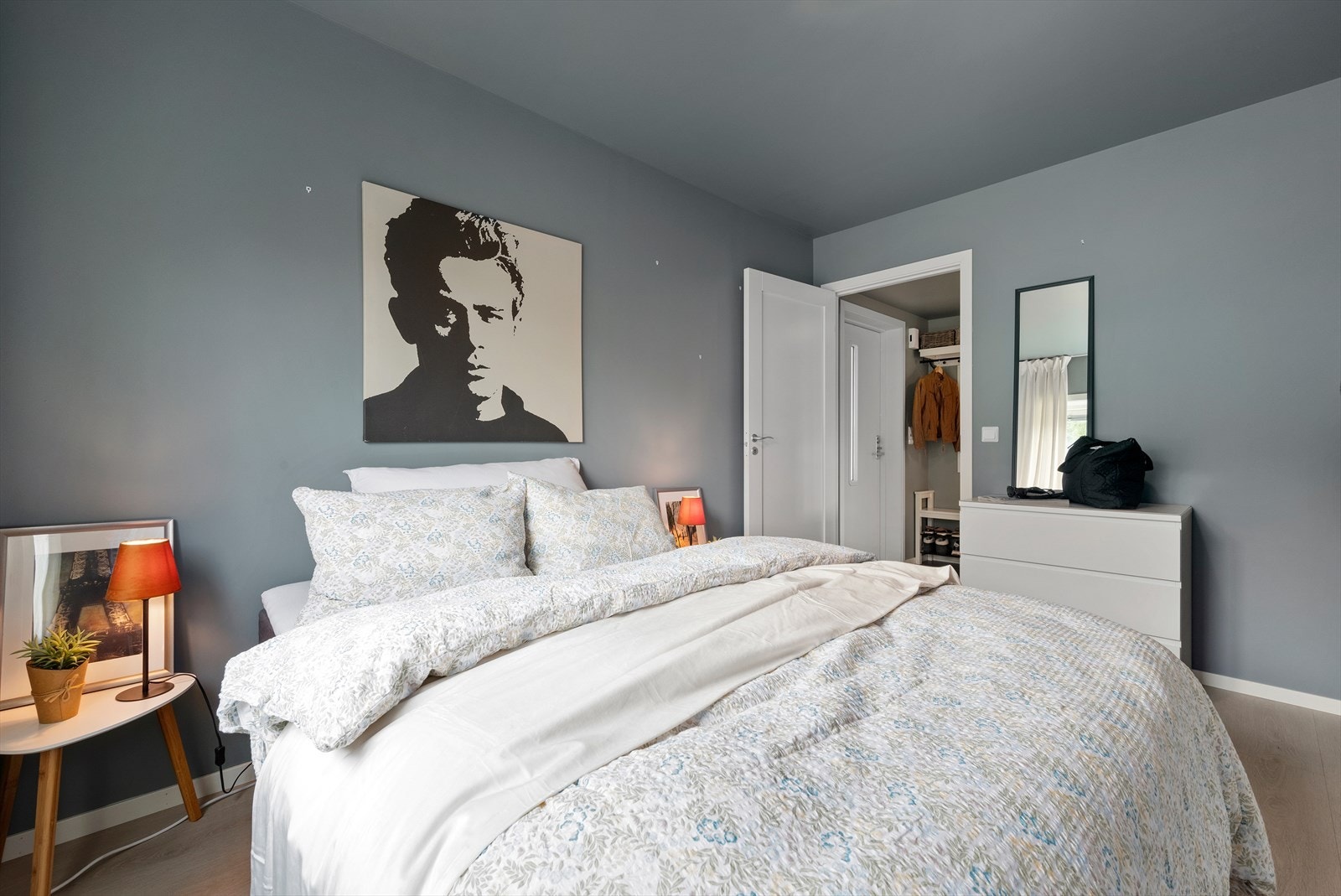 Leilighetens hovedsoverom er på hele 11,5m². Galleribilde