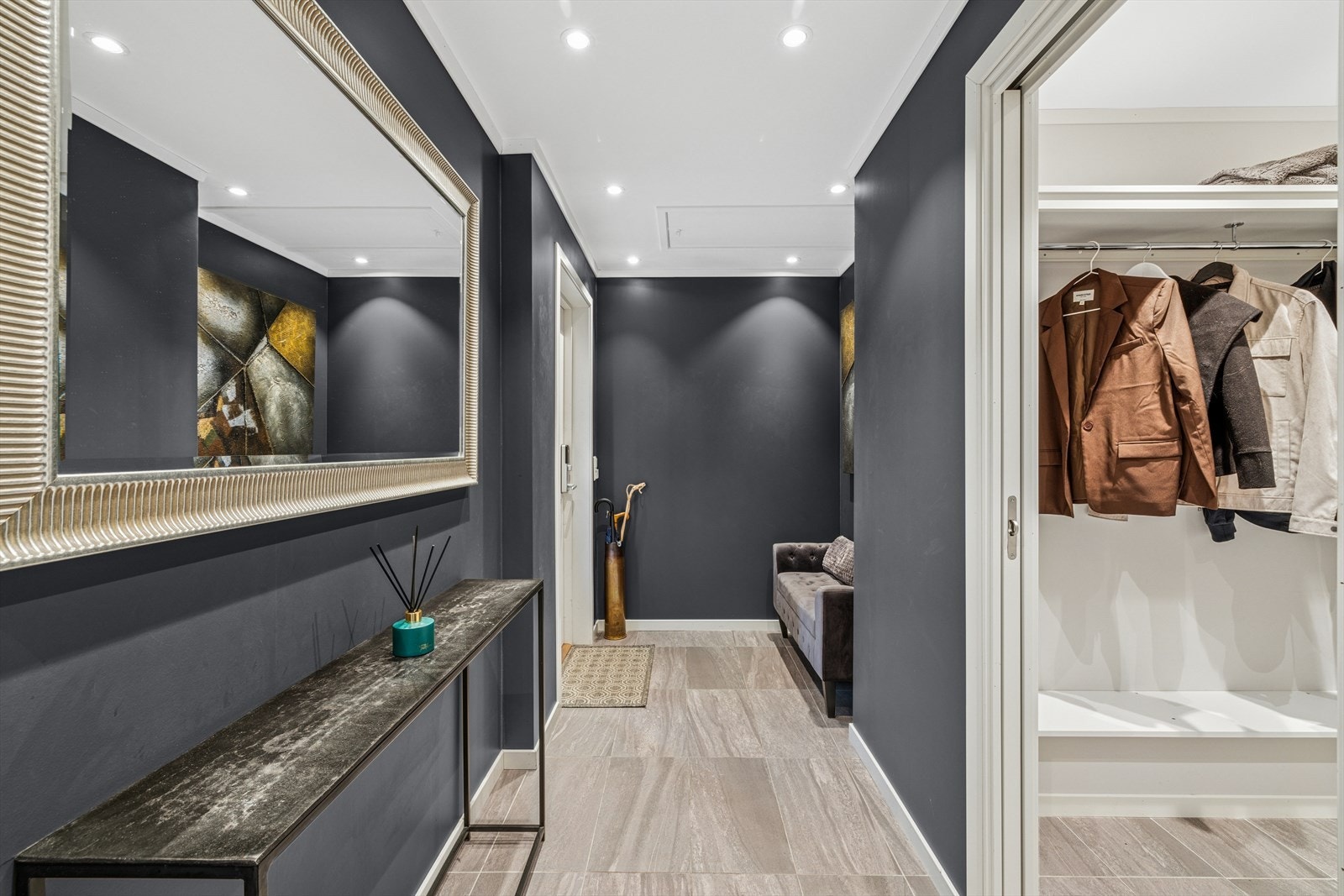 Entré/gang. Galleribilde