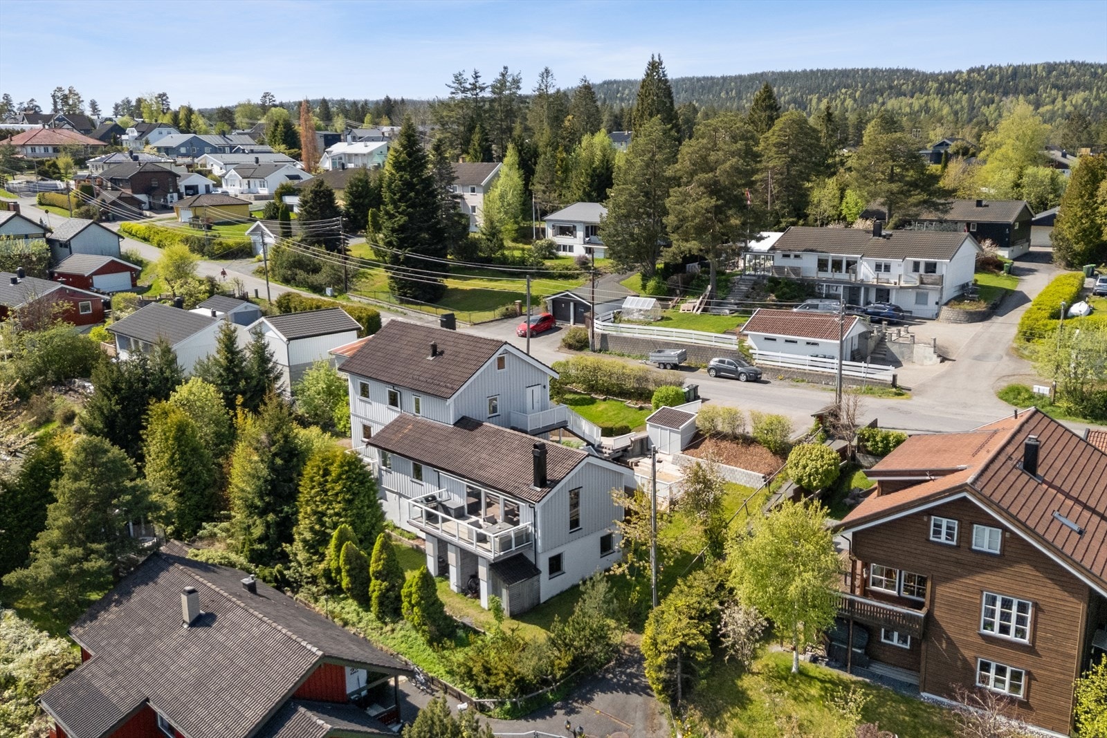 En stor og innholdsrik del av tomannsbolig (197 m² BRA-I o/2 plan). Galleribilde
