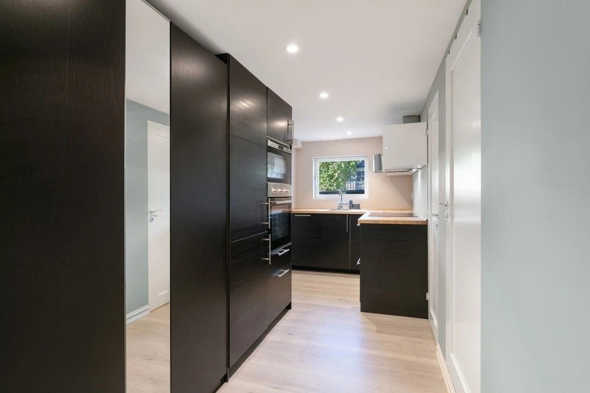 Garderobeskap gang Galleribilde