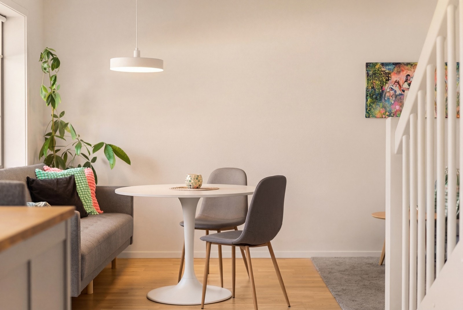 Fra stuen er det utgang til en vestvendt veranda Galleribilde