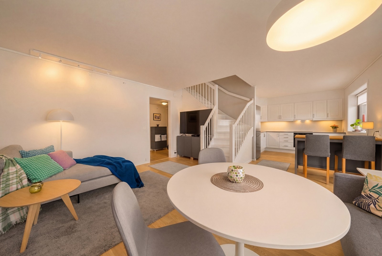 Et ypperlig oppholdsrom, med gode møbleringsmuligheter. Galleribilde