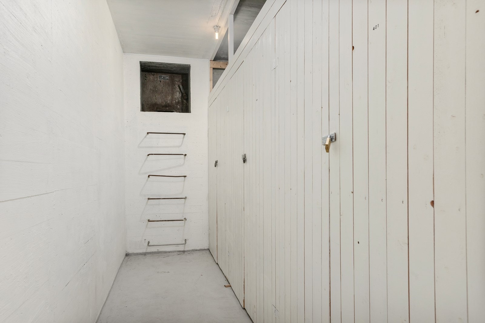 Det medfølger to boder i felles kjeller Galleribilde