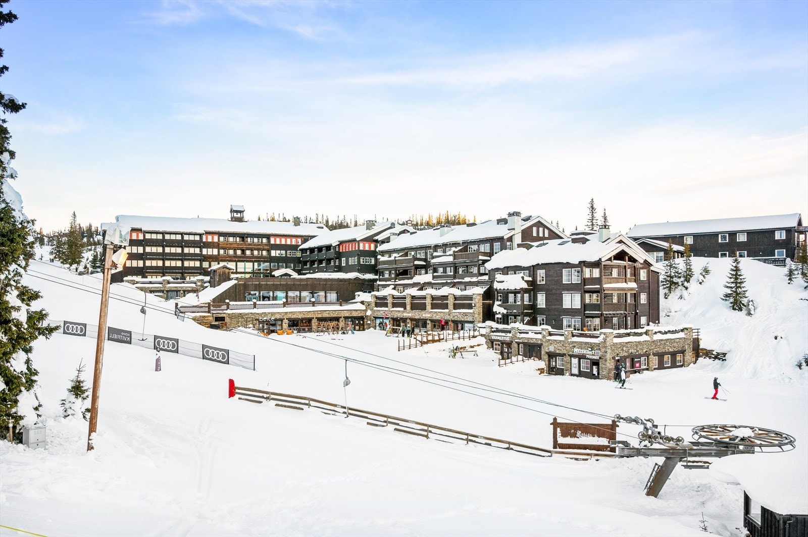 Gudbrandsgard og Midtstasjonen. Galleribilde