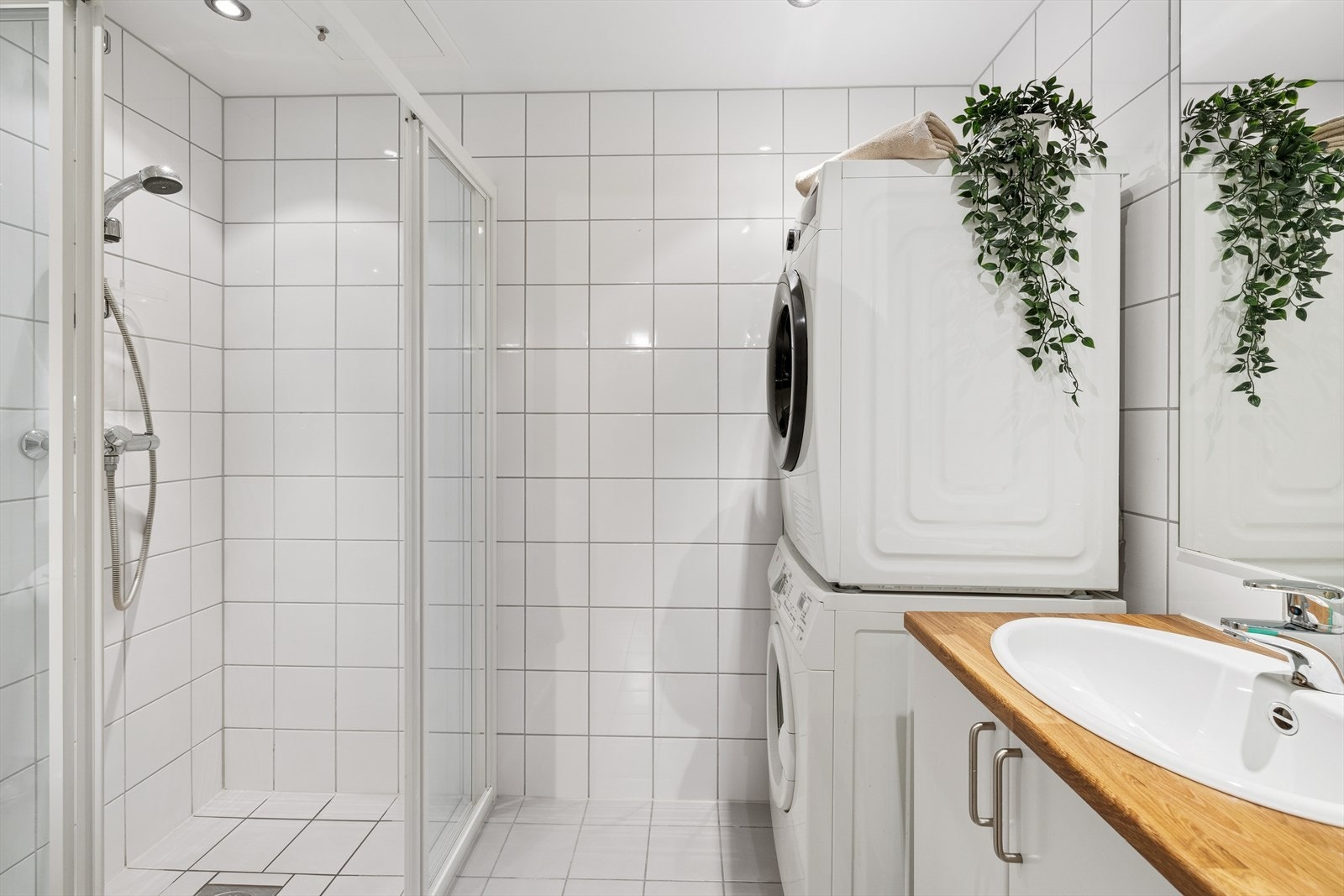 Det ene baderommet kombineres også som vaskerom. Galleribilde