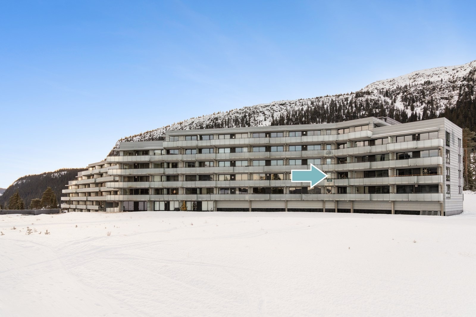 Leiligheten ligger i byggets 3. plan med enkel adkomst med heis fra parkeringsanlegget. Galleribilde