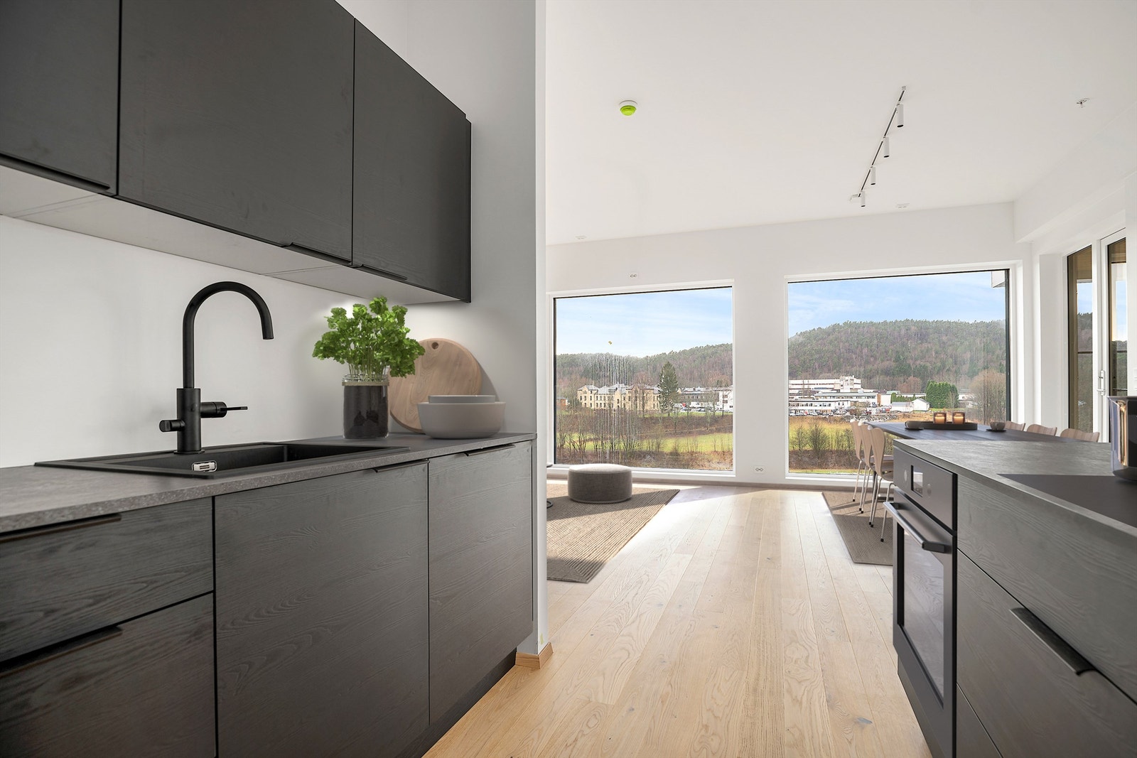 Nydelig kjøkken, god med skap og benkeplass. Galleribilde