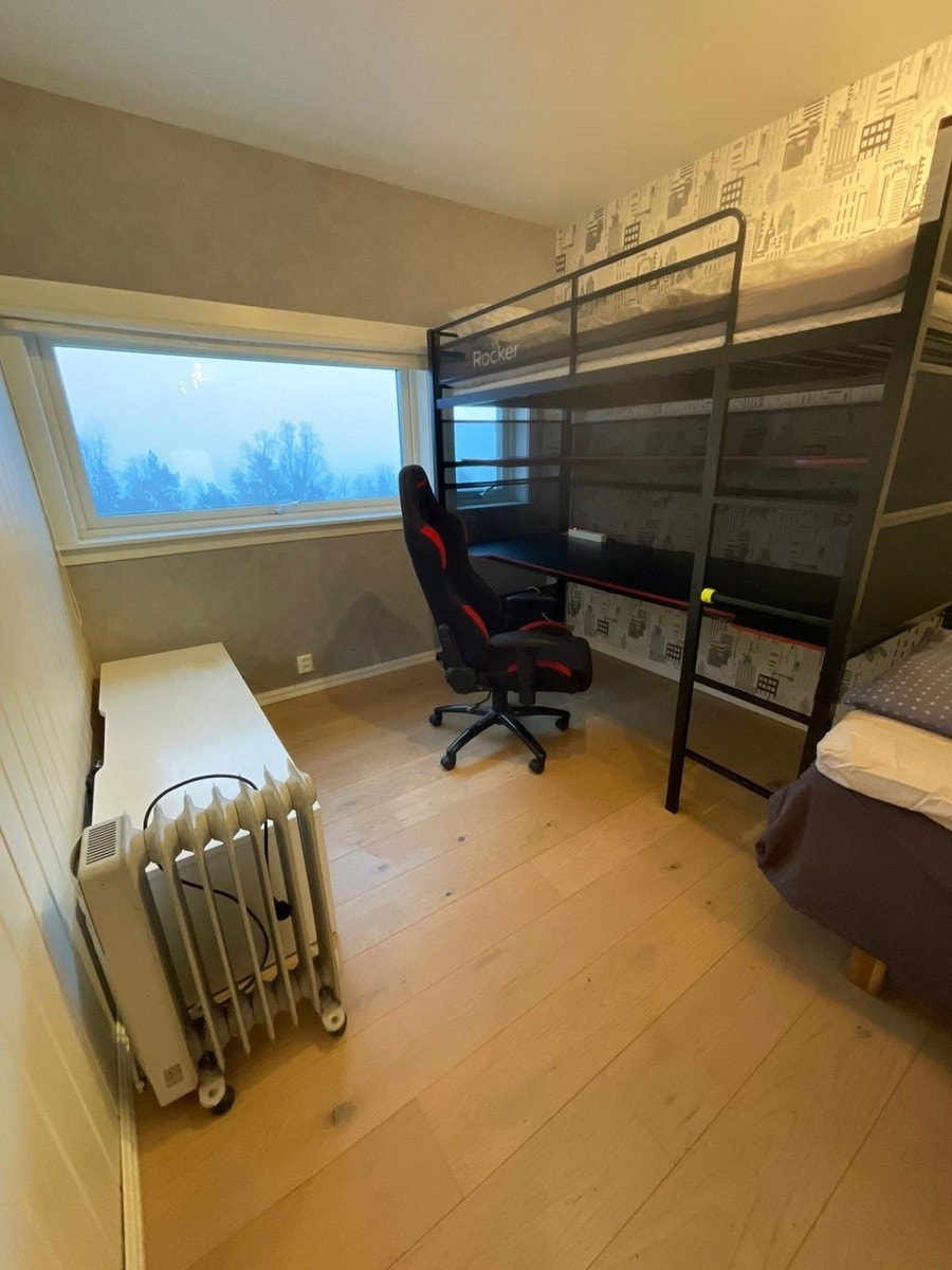 12m2, litt kontor. Galleribilde