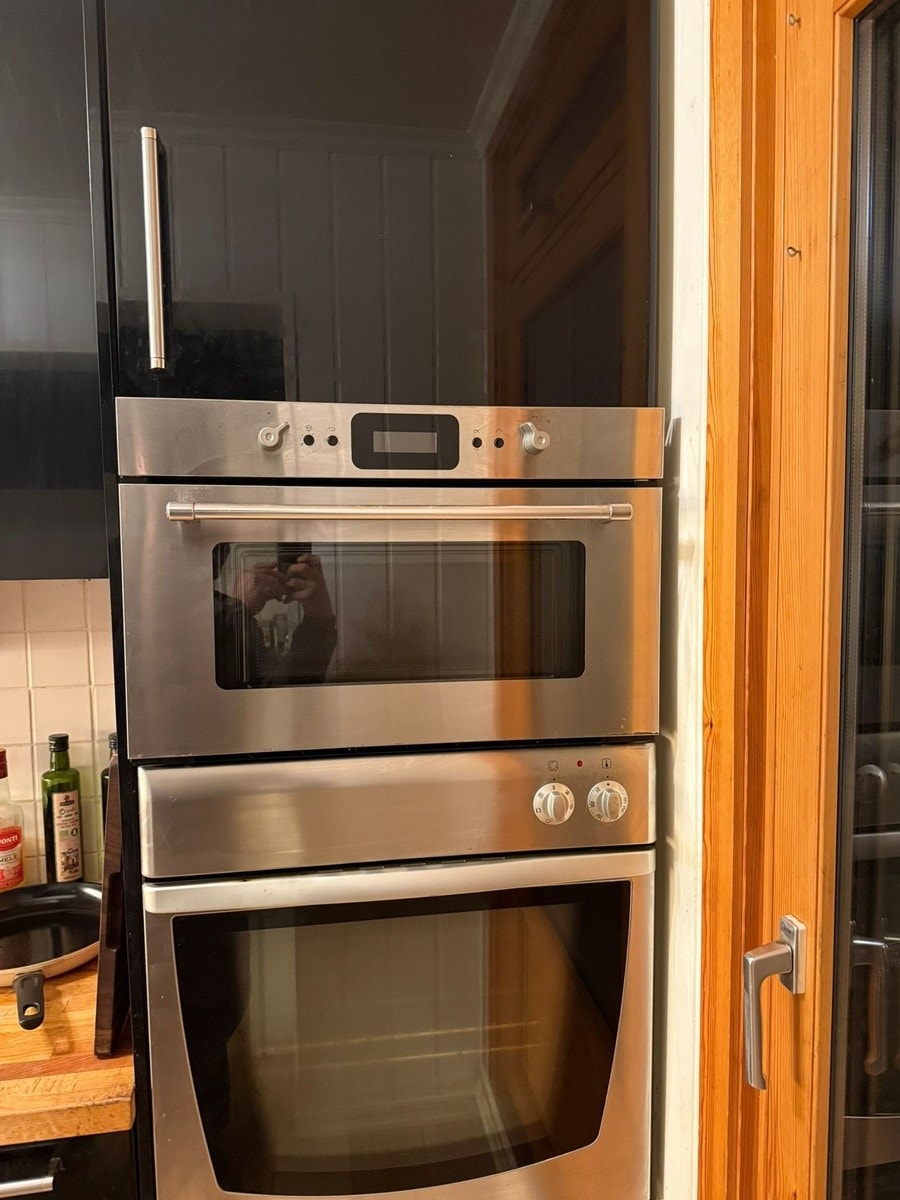 Kjøkkenet m ovn og mikro Galleribilde