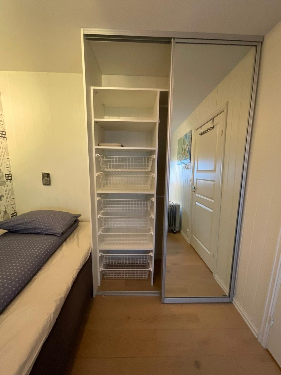 12m2, klesskap Galleribilde