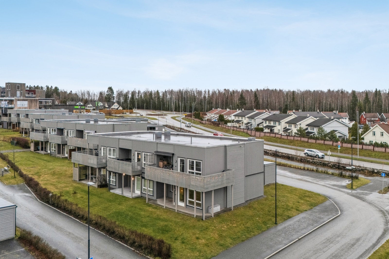 Rett utenfor døren er det flotte turområder i Klukhagan, Frøbergsberget og Furuberget. Galleribilde