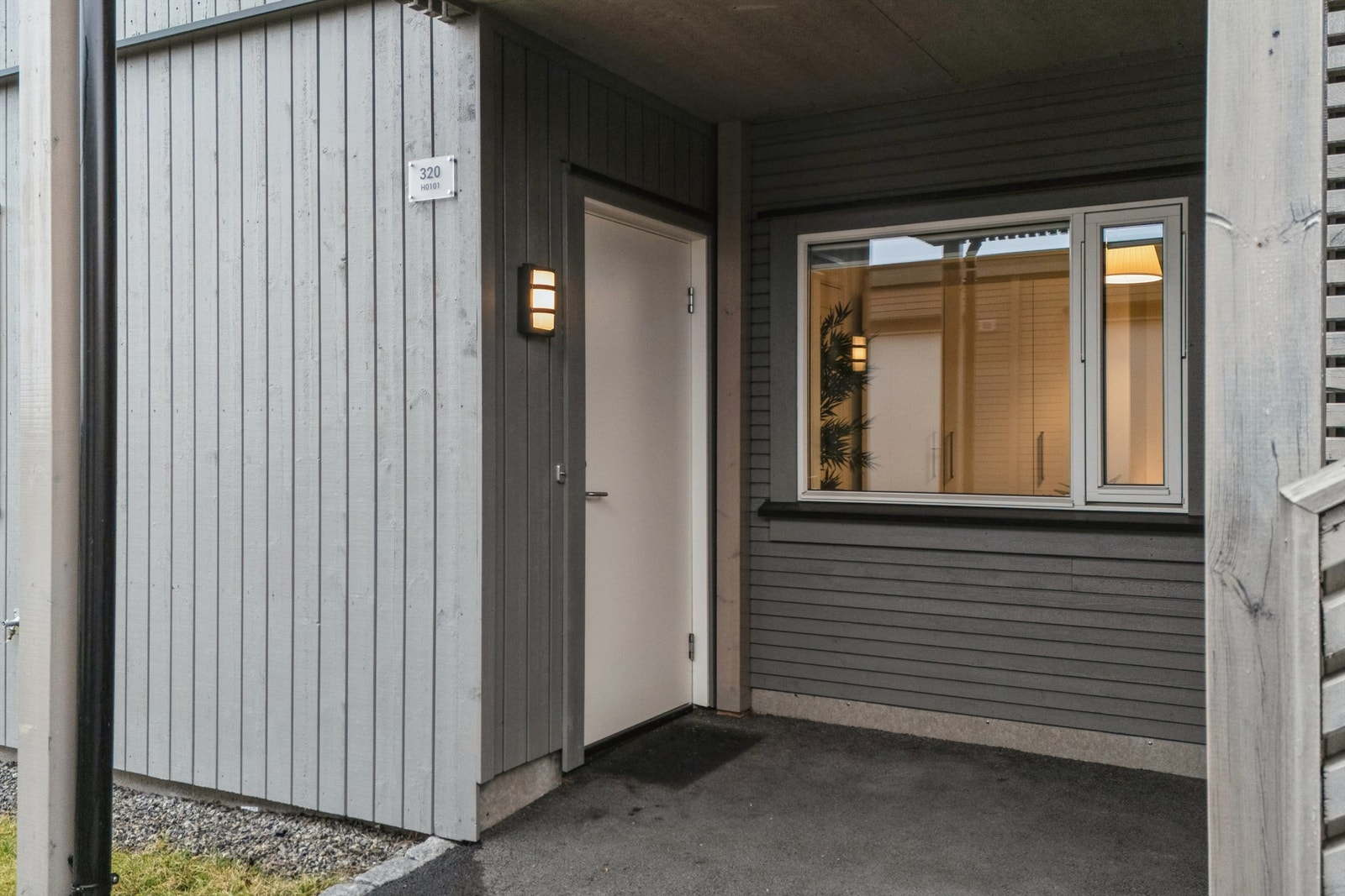 Moderne og lettstelt selveierleilighet fra 2017 med egen inngang på bakkeplan. Galleribilde