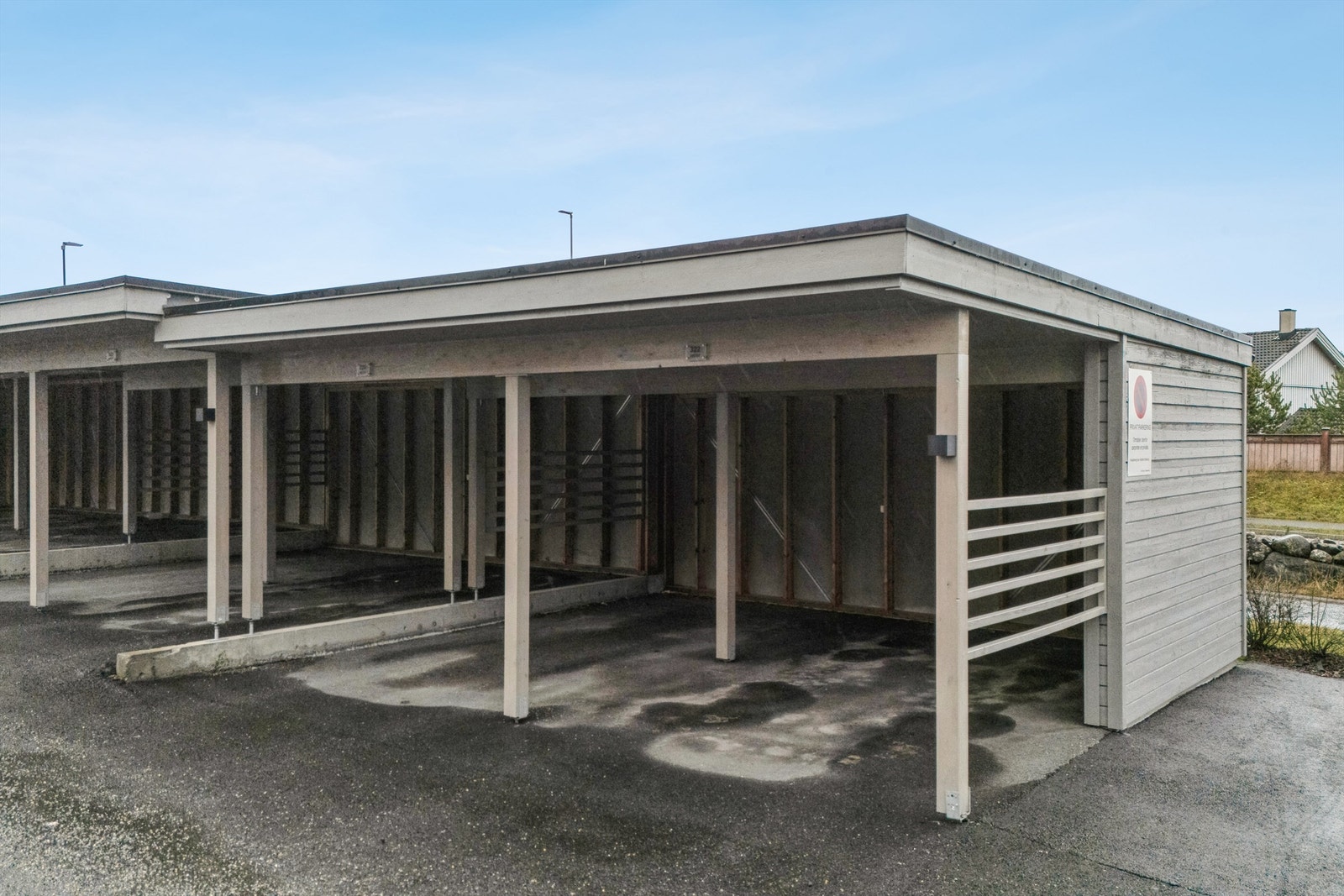 Det medfølger en fast plass i carportanlegg. Galleribilde