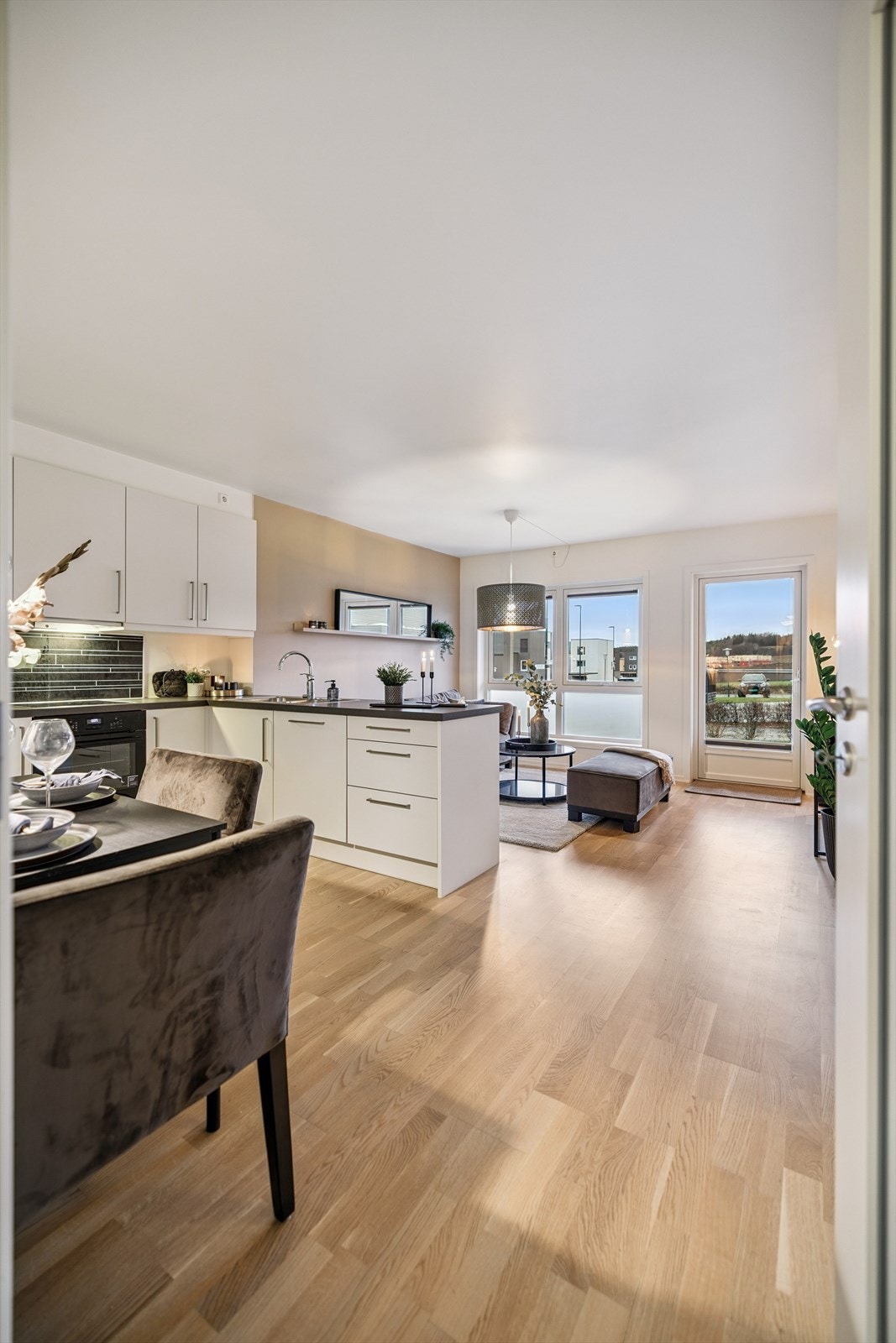 Leiligheten har en gjennomgående og arealeffektiv planløsning. Galleribilde