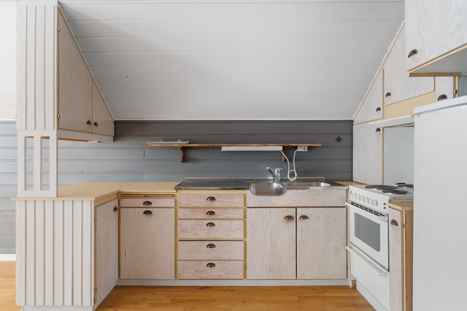 Kjøkken med alt du trenger til hverdagsbruk Galleribilde