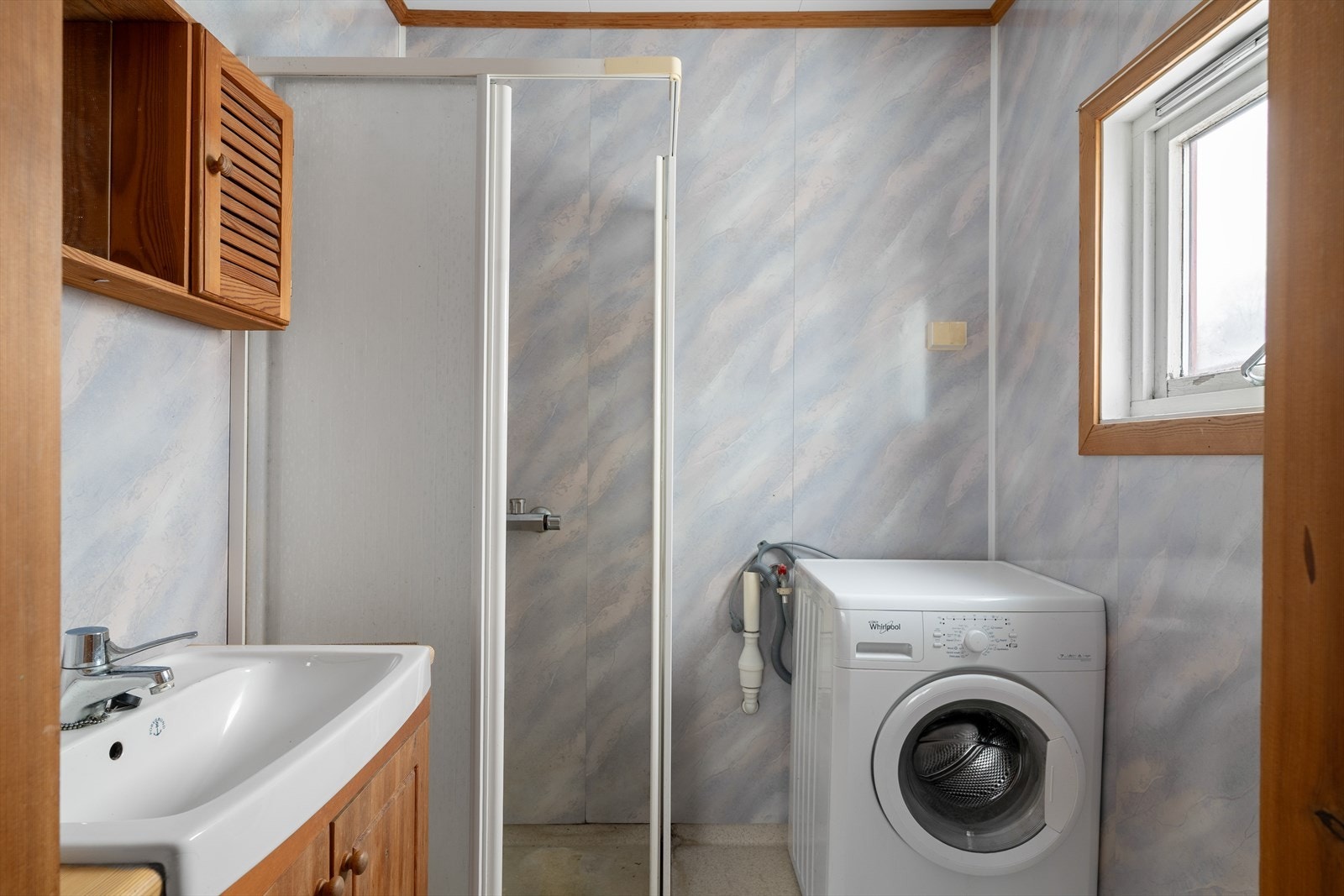 Det er opplegg for vaskemaskin på badet Galleribilde