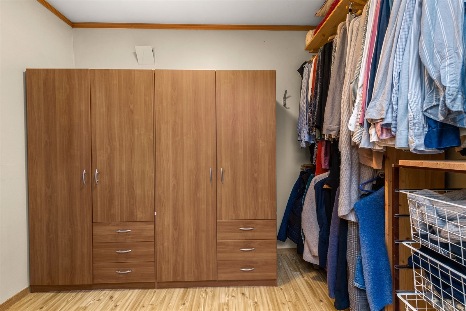 Walk-in closet Galleribilde