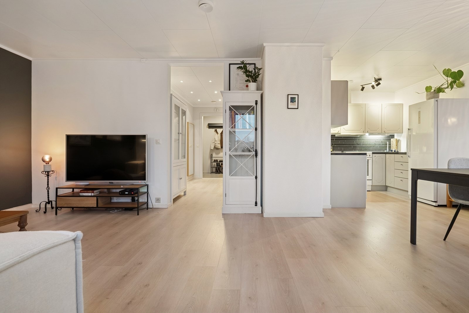 Stue/kjøkken er i en delvis åpen løsning. Galleribilde