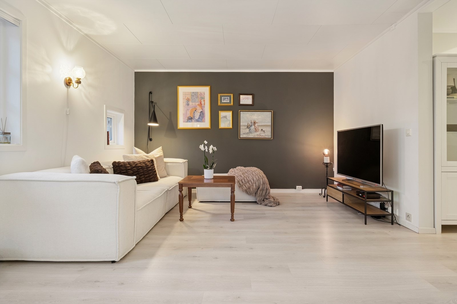 Sodakroken finner fort sin naturlige plass i rommet, og tv-en kan med fordel plassers mot/på vegg. Galleribilde